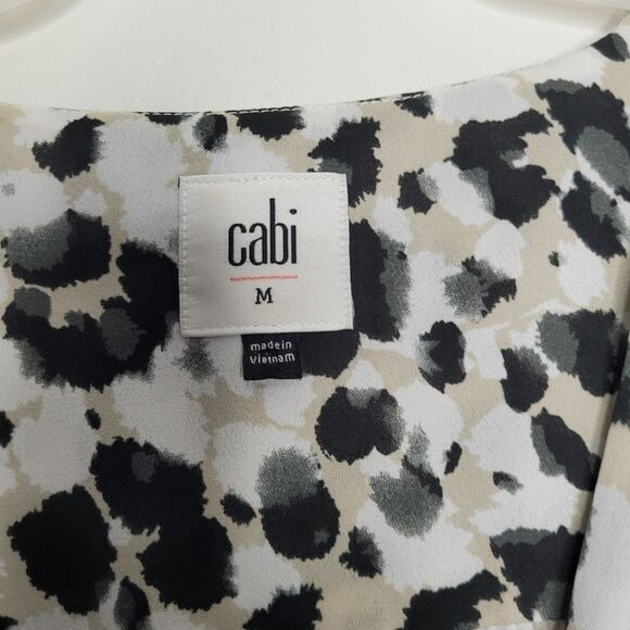 Cabi Rosette blouse 5898 black white all over print wrap style top size medium - Picture 4 of 8